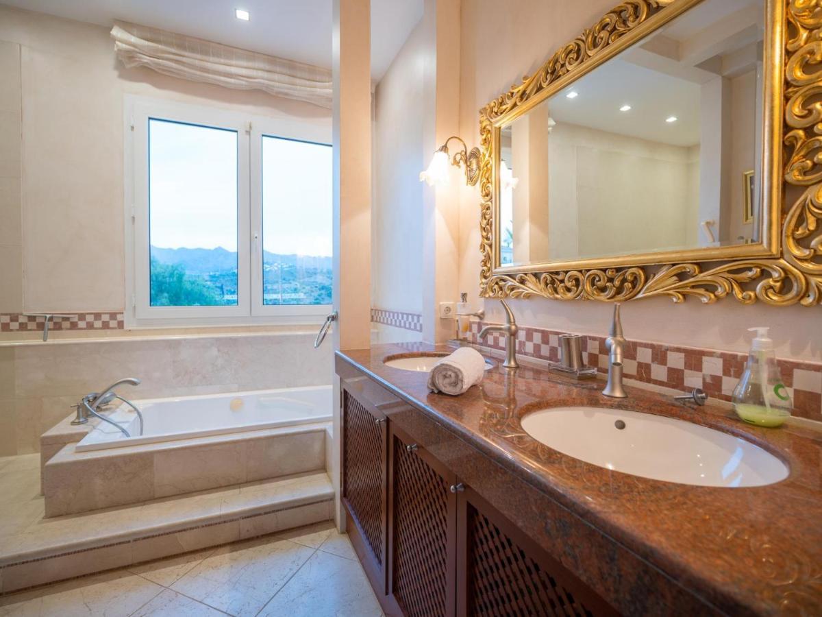 Vakantiehuis El Rosario Large W Heated Pool *