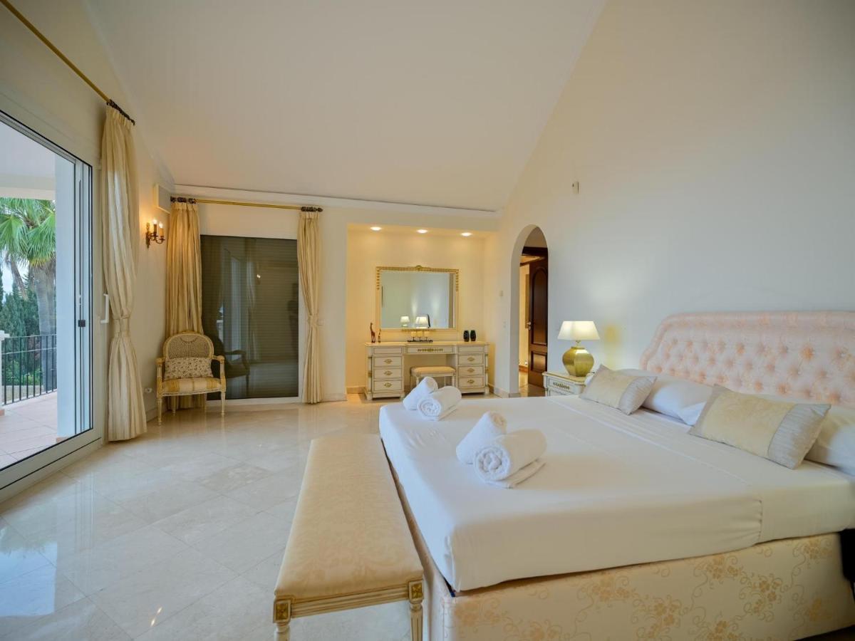El Rosario Large W Heated Pool Vakantiehuis *