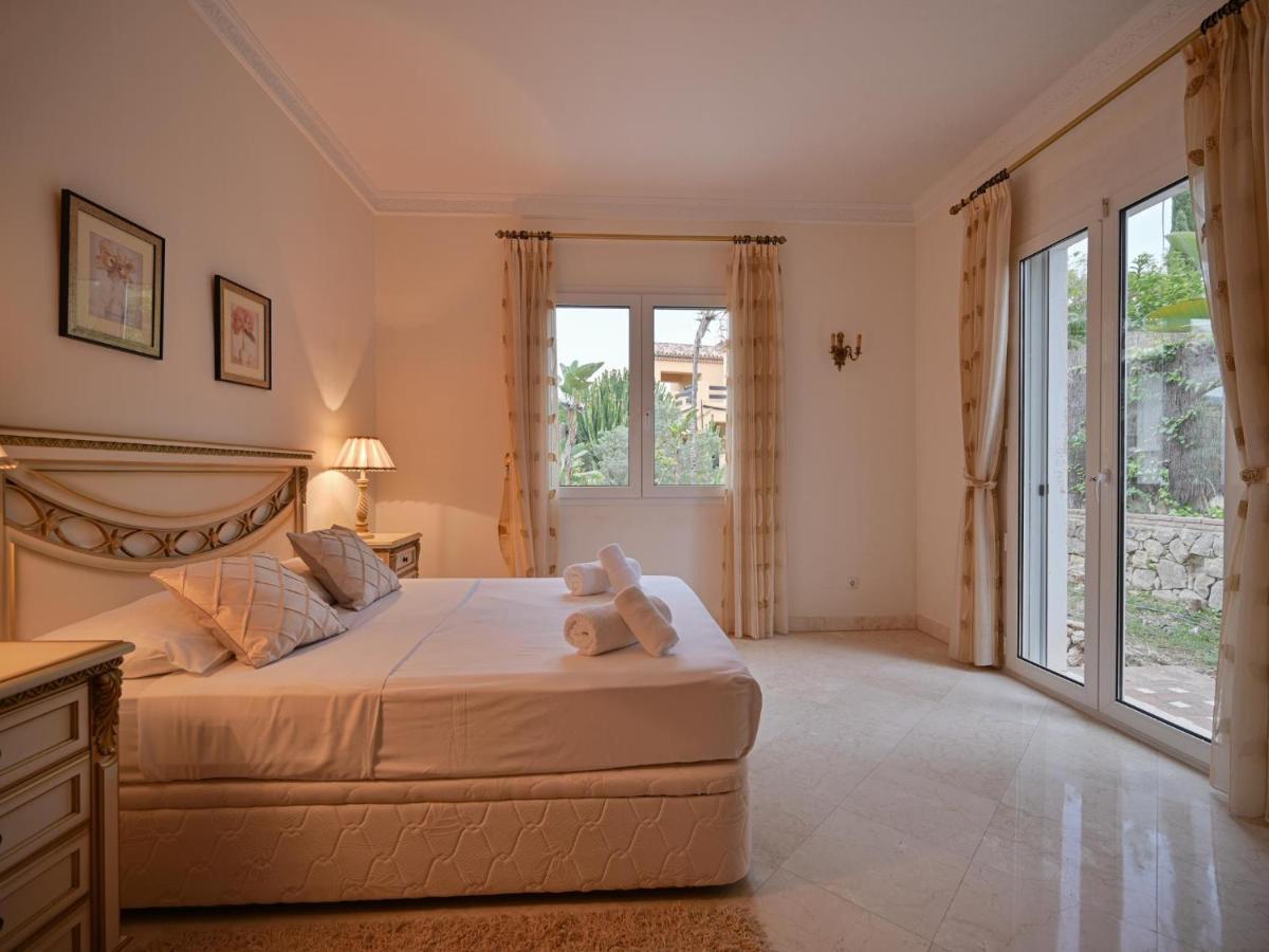 Vakantiehuis El Rosario Large W Heated Pool *