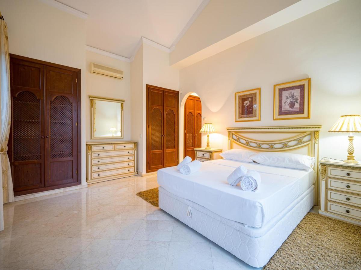 El Rosario Large W Heated Pool