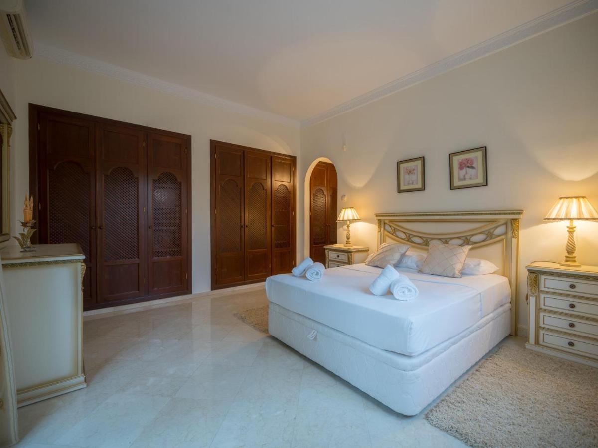 Vakantiehuis El Rosario Large W Heated Pool